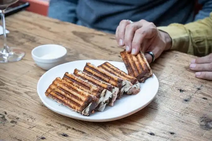 Descubre la Revolución Gastronómica en Santander: Cinco Bares Imperdibles