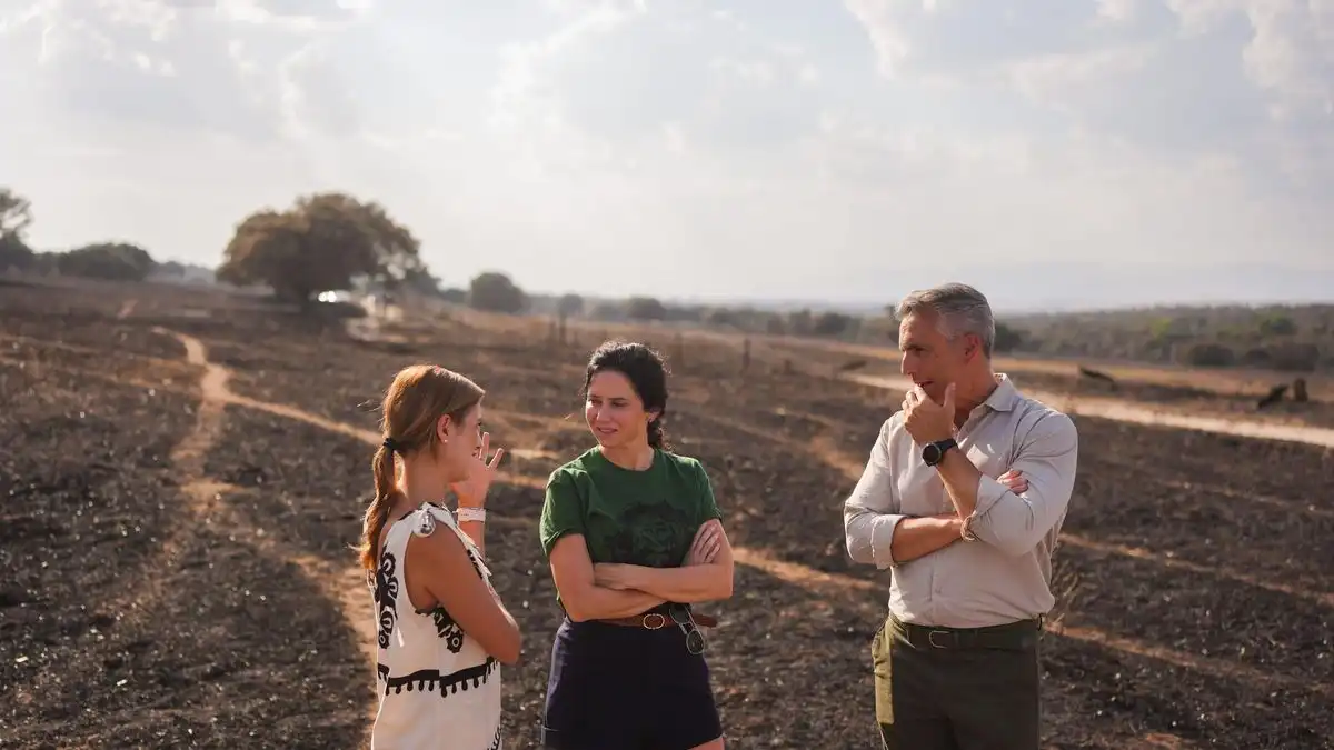 Ayuso Responde a Críticas en Medio de Incendios en Tres Cantos