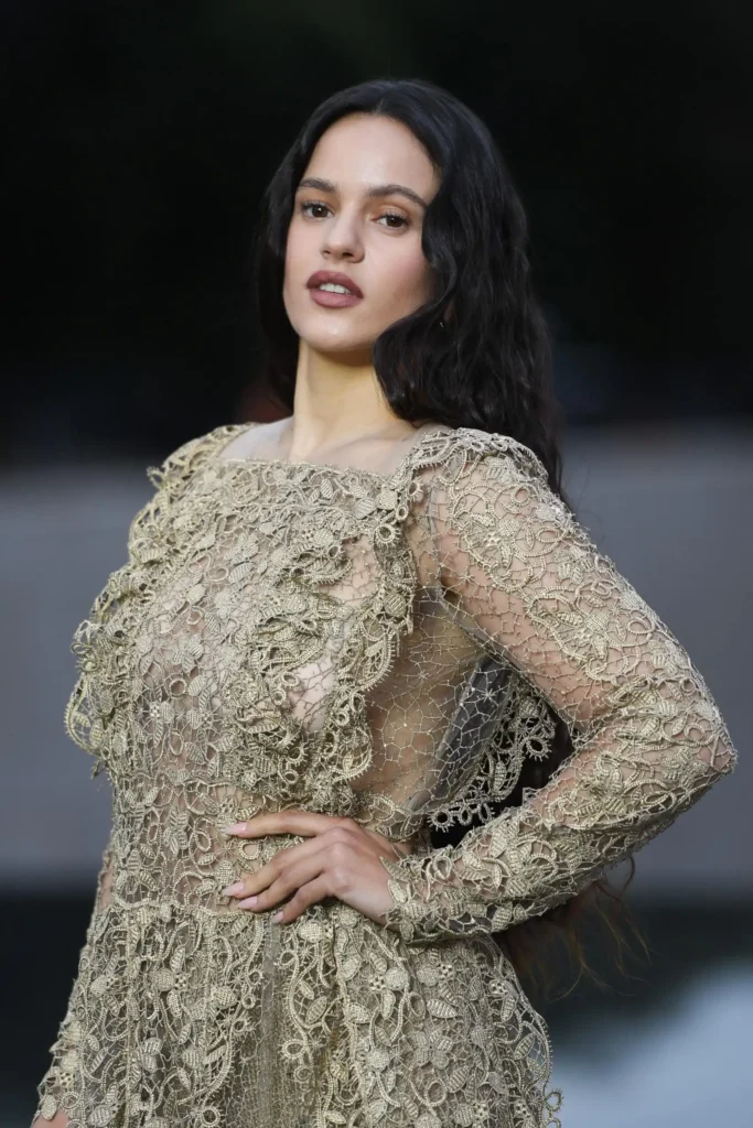 Rosalía: La Influencia de la Moda en la Música Contemporánea