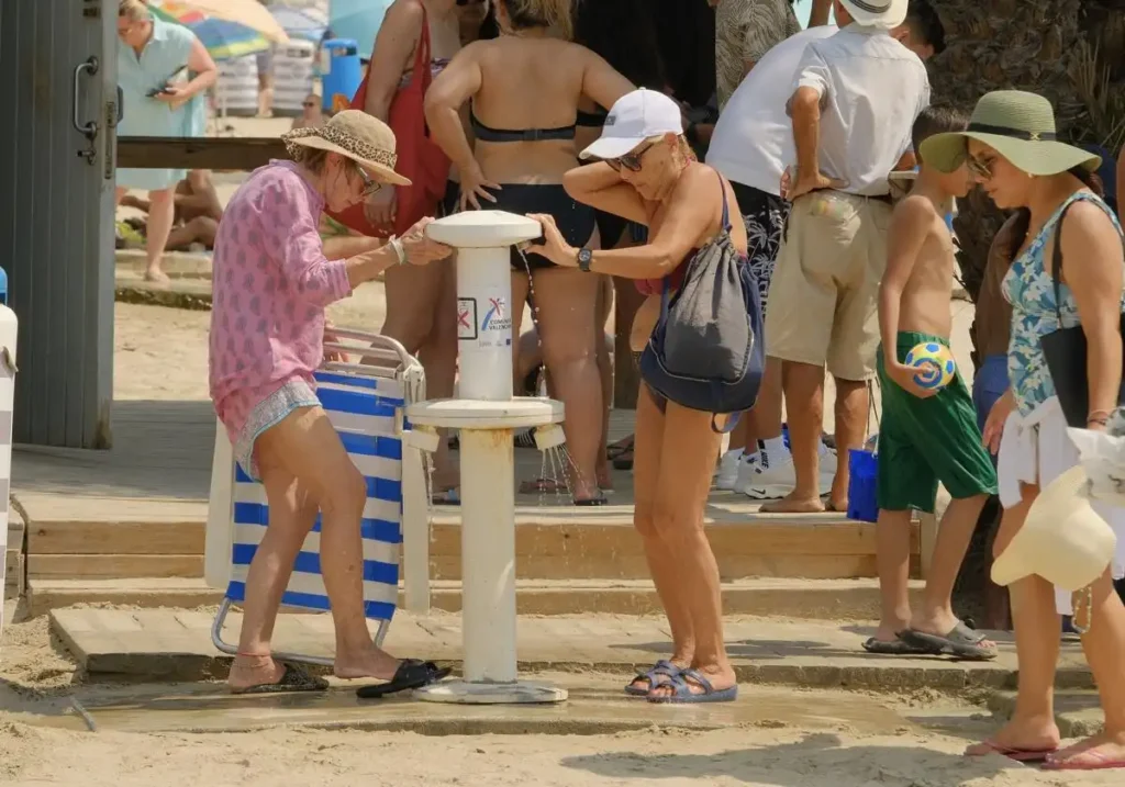 Alicante Enfrenta un Calor Abrasador: Alertas y Consejos para Sobrevivir
