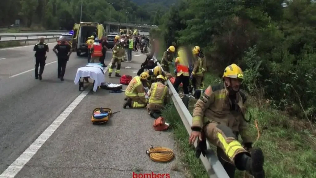 Accidente de Autobús en Barcelona: Heridos y Rescate en Santa Susanna