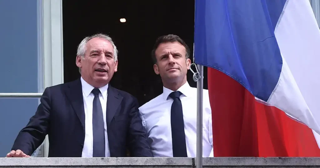 Crisis Política en Francia: El Futuro de Bayrou y el Gobierno de Macron en la Cuerda Floja