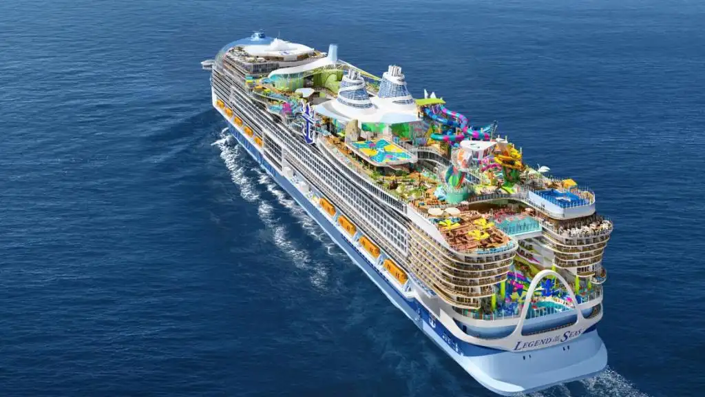 El Legend of the Seas: Un Gigante del Turismo Marítimo