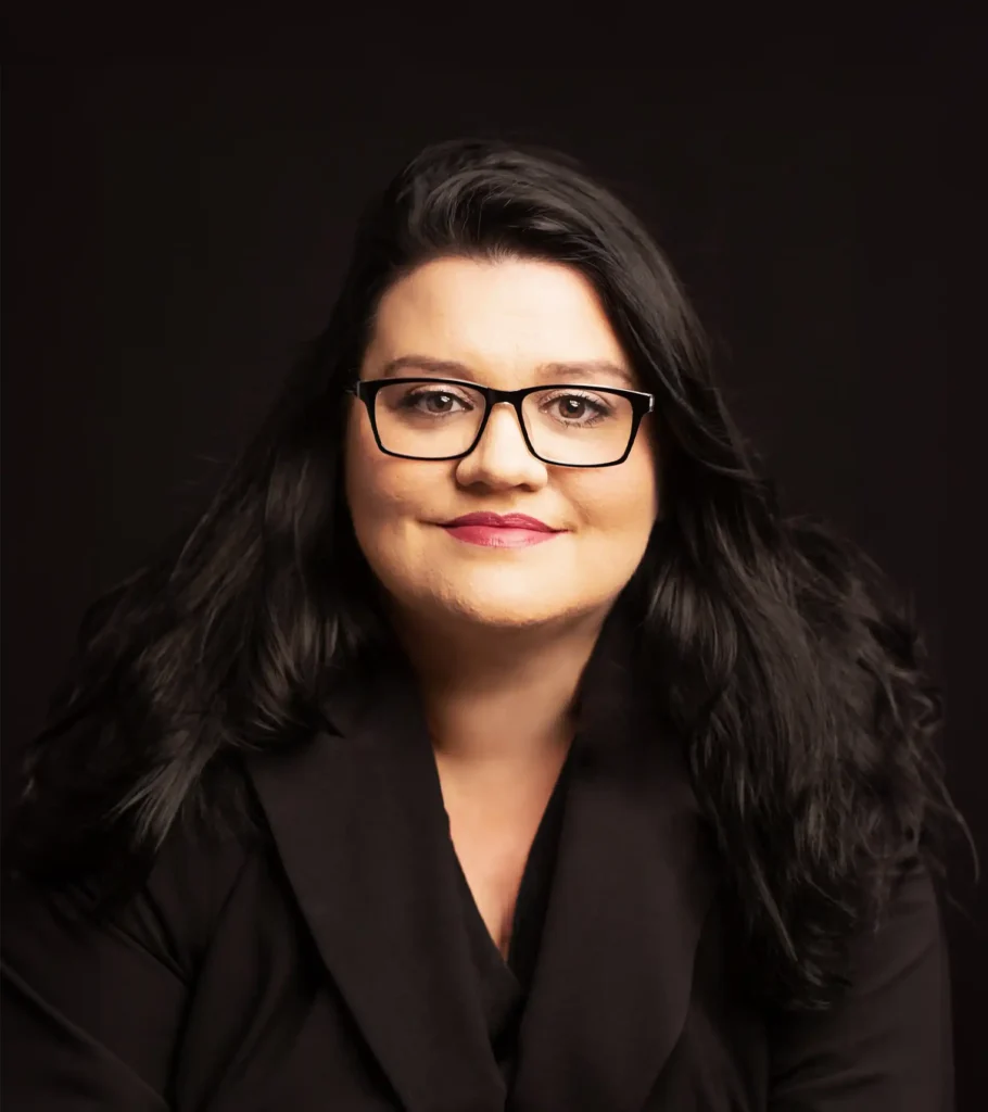 La Radicalización de las Mujeres en el Activismo Woke: Un Fenómeno Global