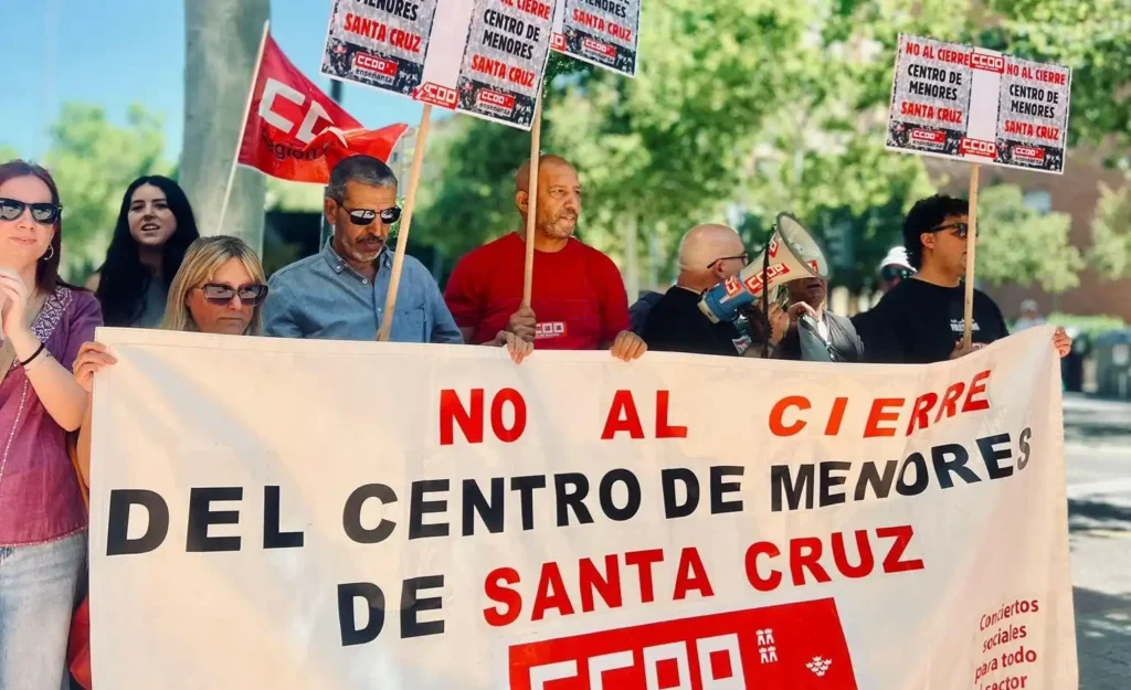 Tensión en Santa Cruz: Encuentro de Vox y Protestas de Podemos en un Centro de Menores