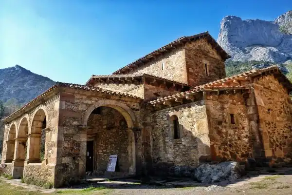Descubriendo la Iglesia de Santa María en Lebeña: Un Tesoro Prerrománico en Cantabria