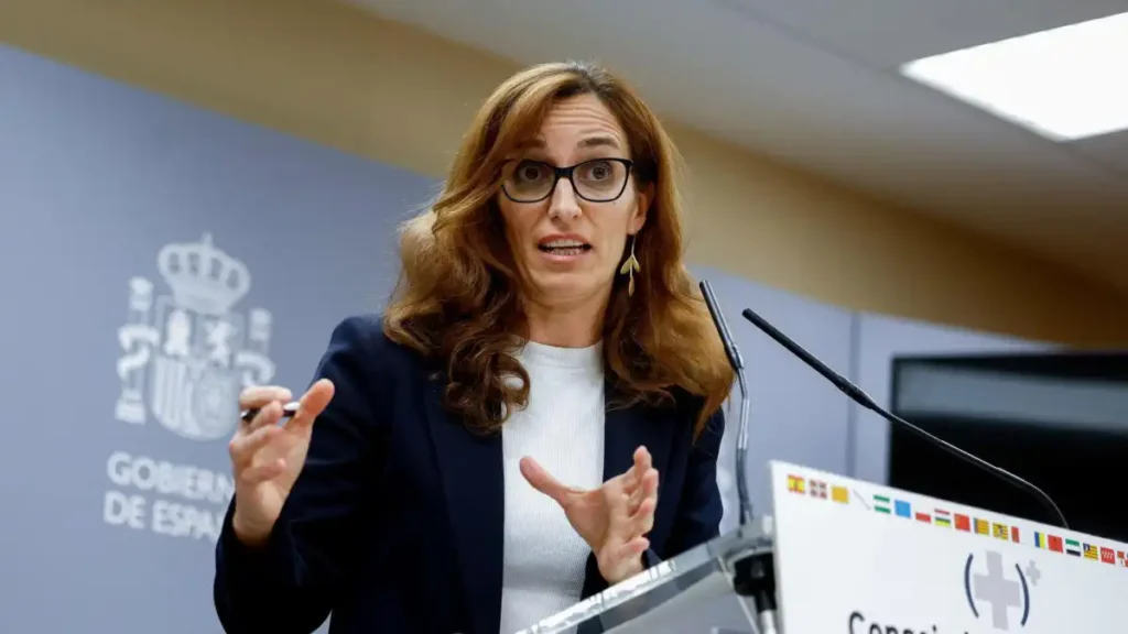 La Controversia de la Educación Privada: Mónica García y Pablo Iglesias en el Ojo del Huracán