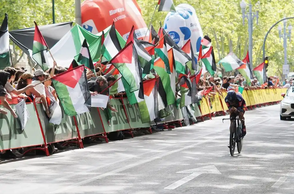 La Controversia de la Vuelta Ciclista: Entre Protestas y Política
