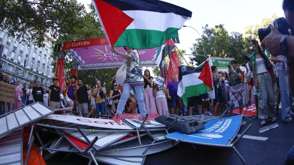 La Vuelta 2025: Un Final Controversial en Medio de Protestas