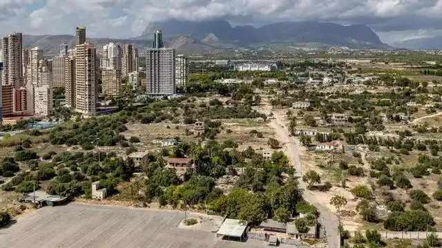 Desafíos Urbanos en València: La Escasez de Suelo y el Futuro de la Vivienda