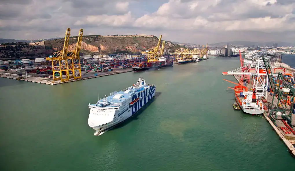 Innovación Sostenible en el Puerto de Barcelona: La Revolución de la Electrificación