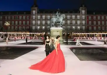 Carolina Herrera: Un Desfile que Marca un Hito en la Moda Española