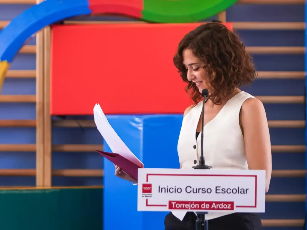 Isabel Díaz Ayuso Defiende la Libertad Educativa en la Apertura del Curso Universitario