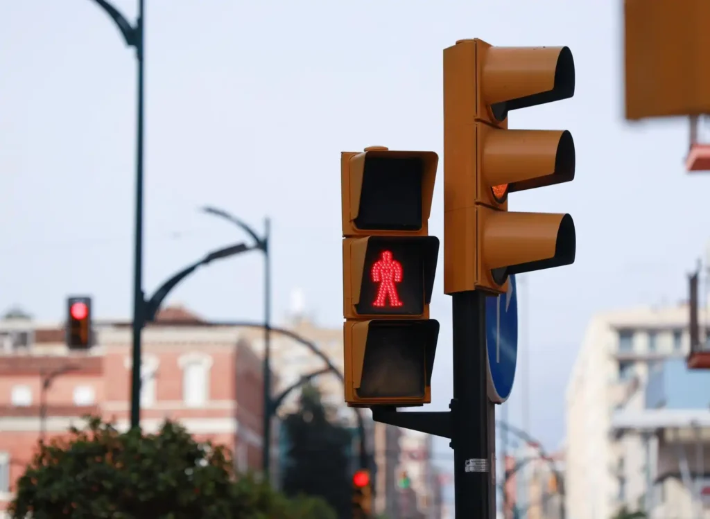 Nuevas Medidas de Seguridad Vial en Málaga: La Implementación de Dispositivos Foto-Rojo