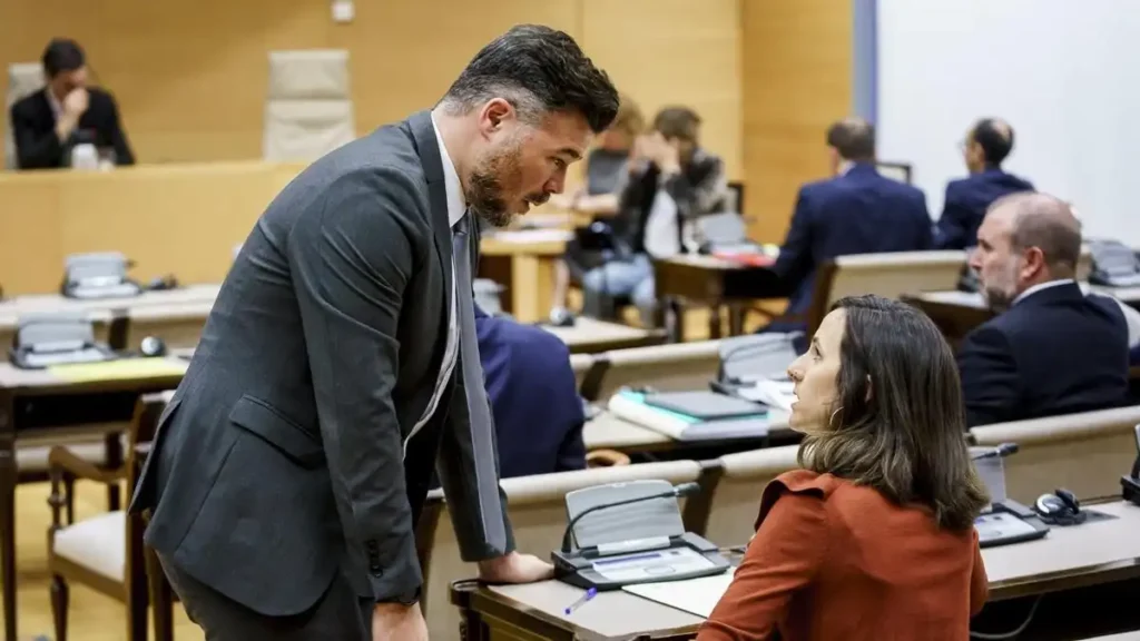 Tensiones entre Podemos y ERC: Un Romance Político en Crisis