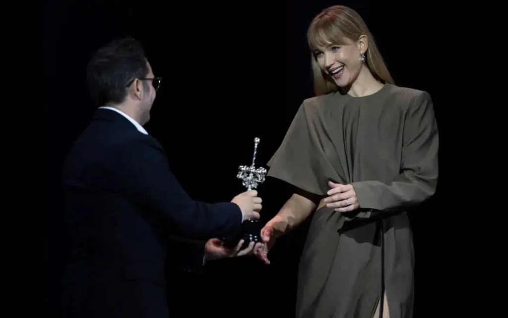 Jennifer Lawrence Brilla en el Festival de San Sebastián con el Premio Donostia