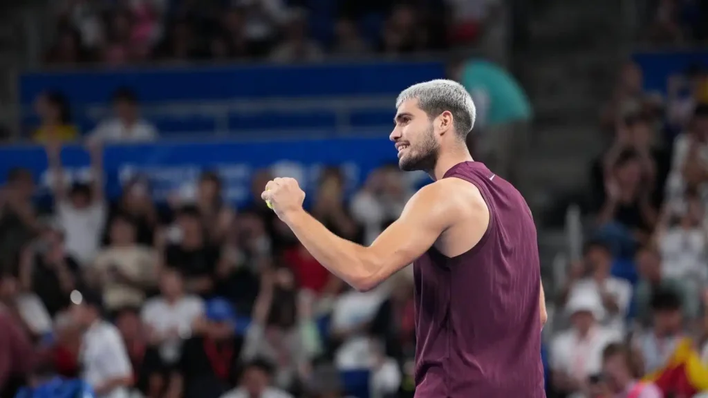 Carlos Alcaraz Brilla en Tokio: Octavo Título del Año