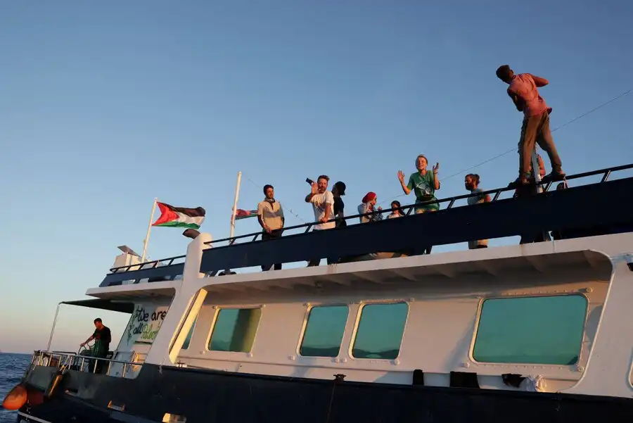Crisis Humanitaria: La Deportación de Voluntarios de la Flotilla Global Sumud