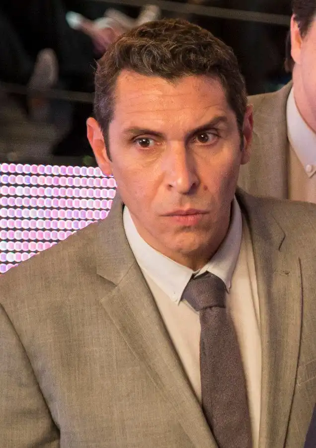 El legado de Javier Manrique: Un viaje por su carrera artística