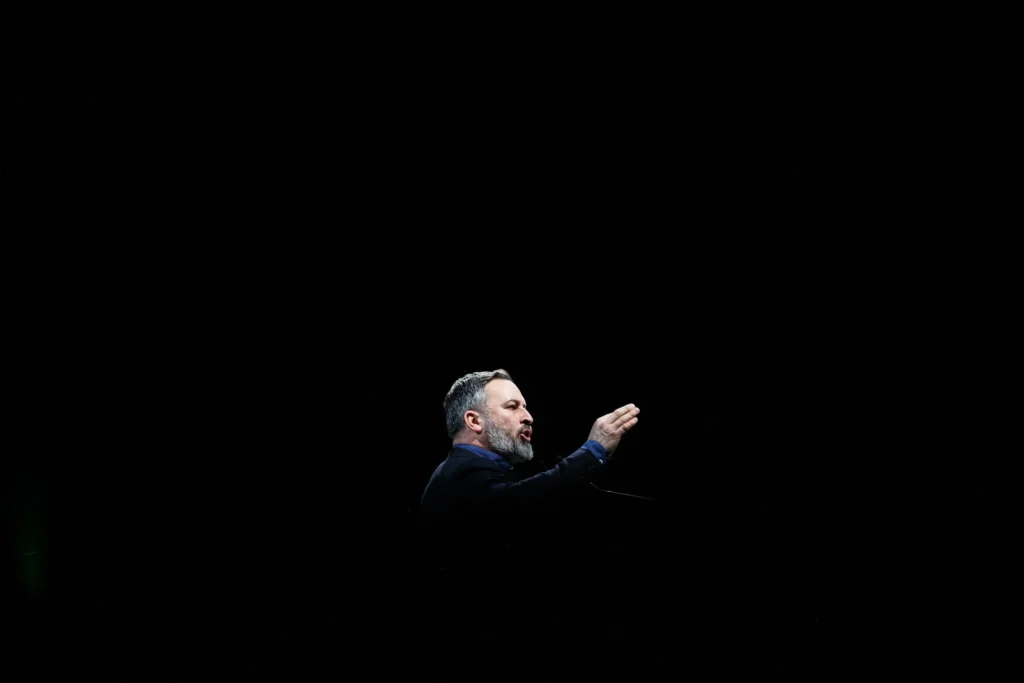 Desafíos Internos en Vox: La Lucha por el Liderazgo de Abascal