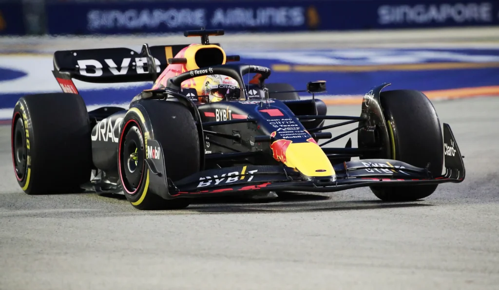 Verstappen Domina en Singapur y Aumenta la Presión sobre sus Rivales