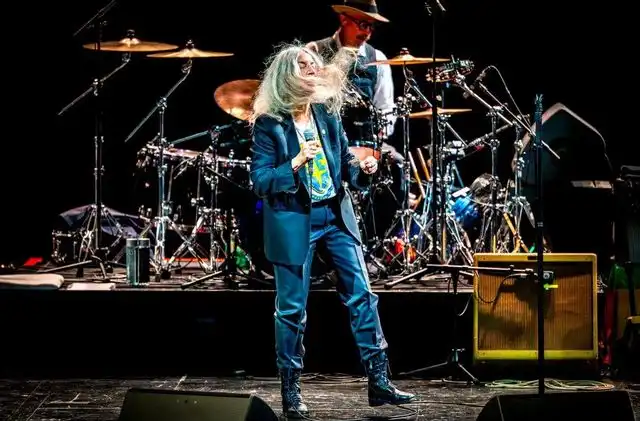 Patti Smith Deslumbra en el Teatro Real: Una Noche de Rock y Poesía