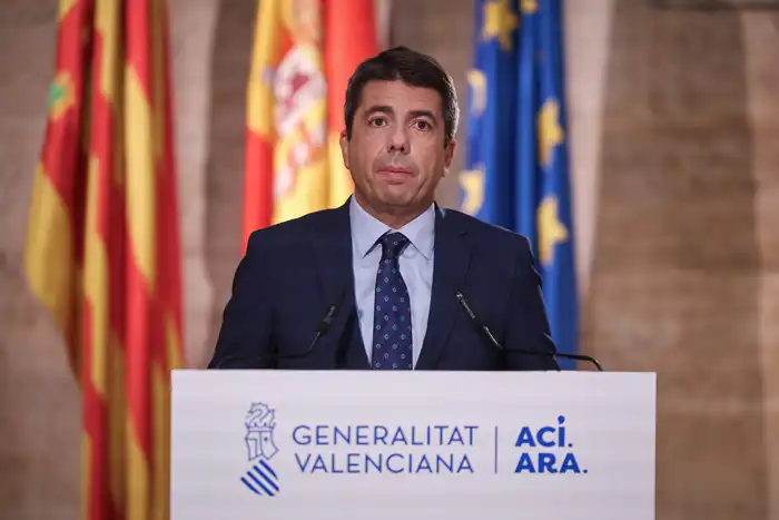 Carlos Mazón y el Nou d’Octubre: Un Escenario de Controversia y Desafíos Políticos
