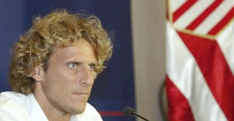 Diego Forlán sufre una grave lesión en un partido de veteranos