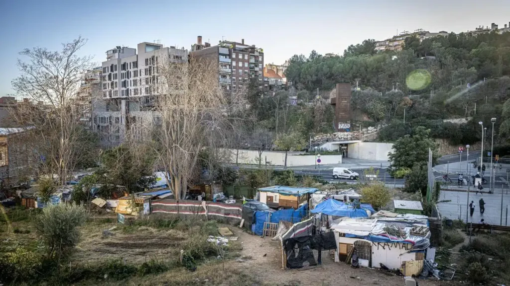 Barcelona Intensifica Desalojos de Ocupaciones Ilegales en Propiedades Municipales