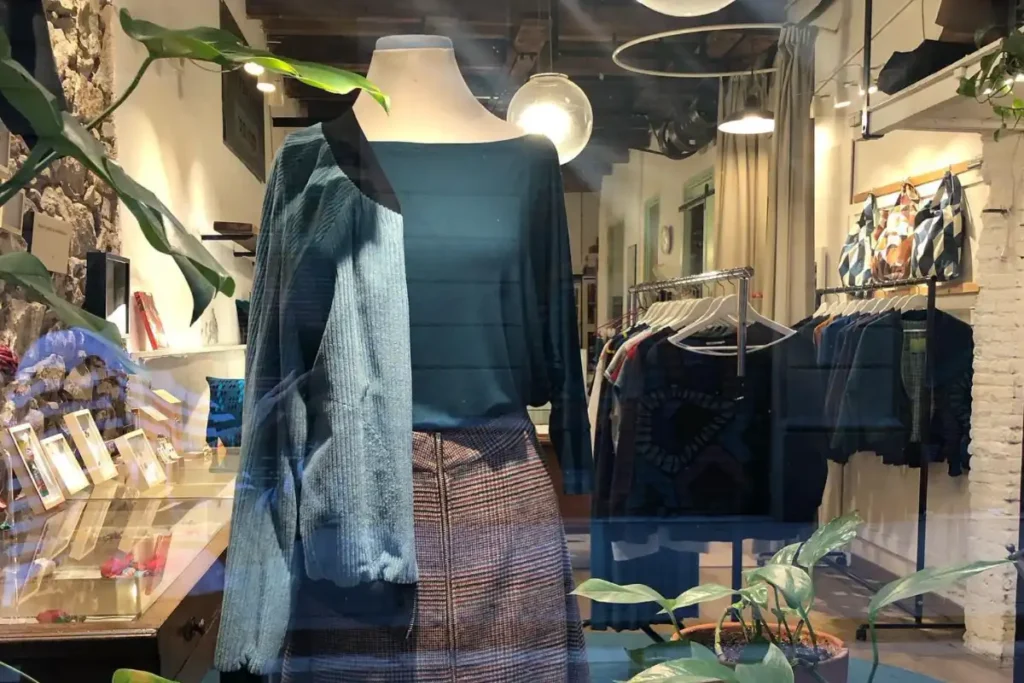 El Raval: El Epicentro de la Moda Sostenible y Vintage en Barcelona