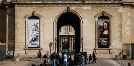 El Louvre reabre sus puertas tras el robo de joyas históricas