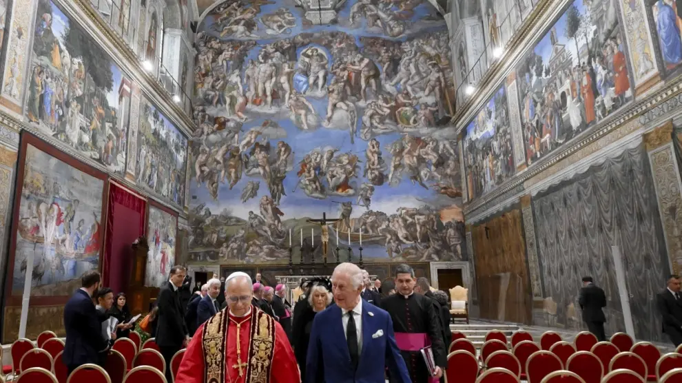 Un Encuentro Histórico: León XIV y Carlos III en la Capilla Sixtina