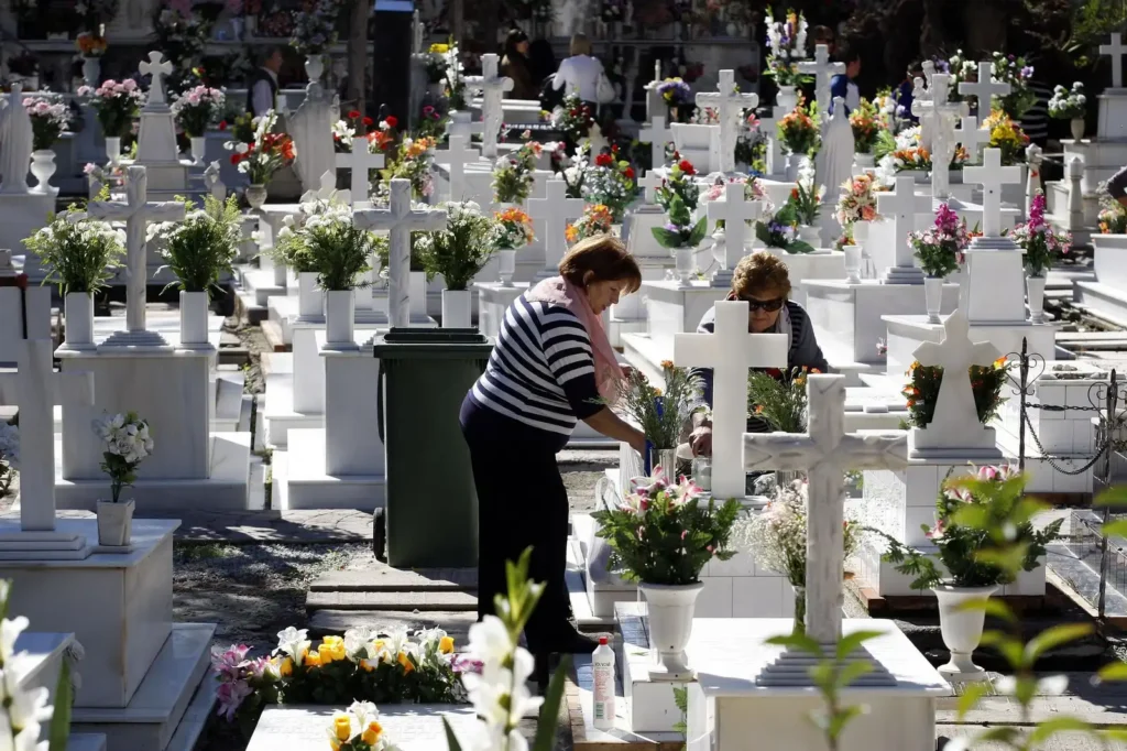Horarios Especiales y Actividades Culturales en los Cementerios de Málaga por Todos los Santos