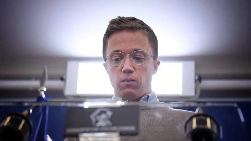 El Silencio de Íñigo Errejón: Un Año Fuera del Escenario Político