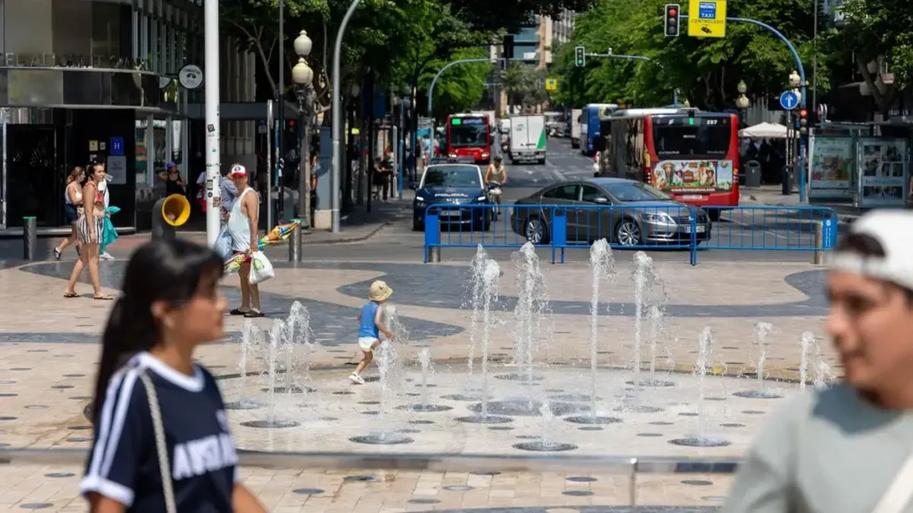Problemas en la Rambla de Alicante: Costos y Desperfectos en la Nueva Plaza Peatonal