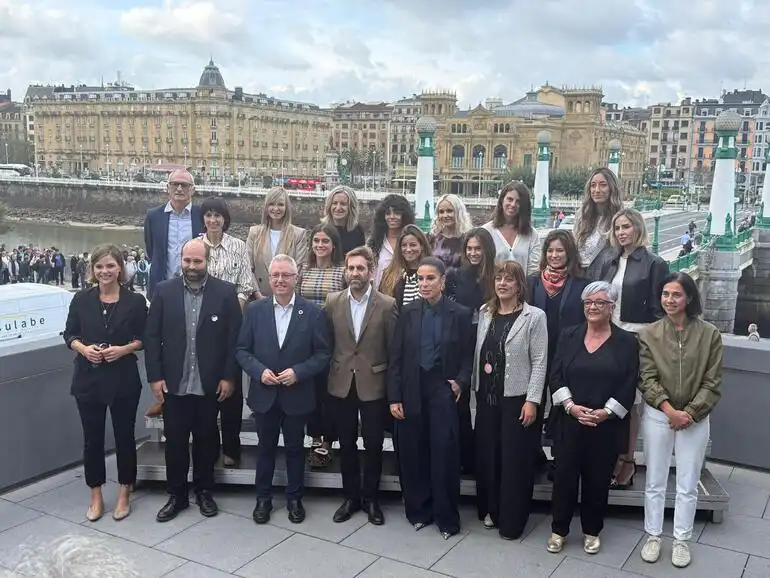 Un Hito en la Moda: Ailanto y CLARO Couture Deslumbran en el San Sebastián Moda Festival