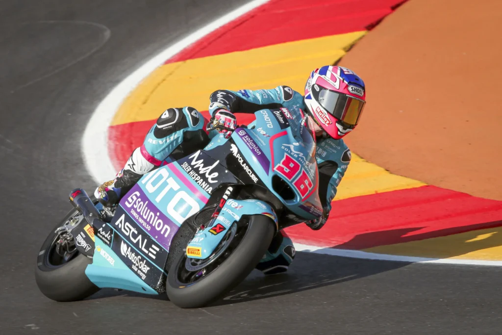 Jake Dixon se impone en Sepang y Diogo Moreira asume el liderazgo del Mundial de Moto2