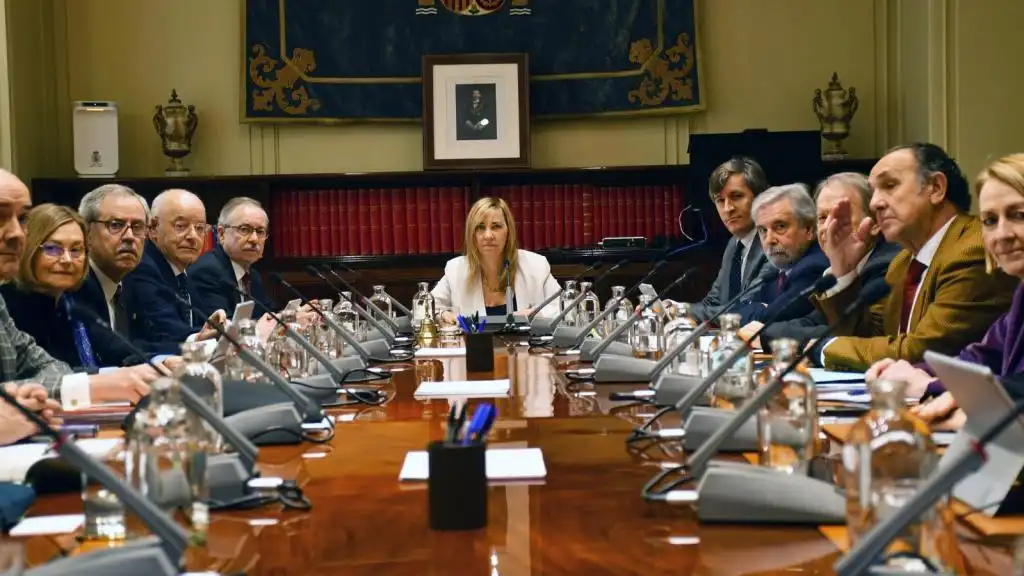 Crisis en el Consejo General del Poder Judicial: La Lucha por el Control de las Comisiones