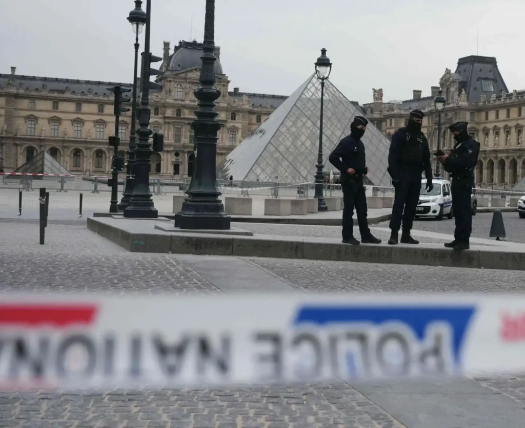 Detenciones en el Robo del Louvre: Avances en la Investigación