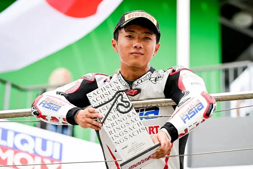 Furusato se Lleva la Victoria en una Carrera de Moto3 Marcada por la Tragedia