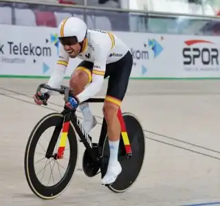 Albert Torres: Un Héroe del Ciclismo en el Velódromo de Santiago