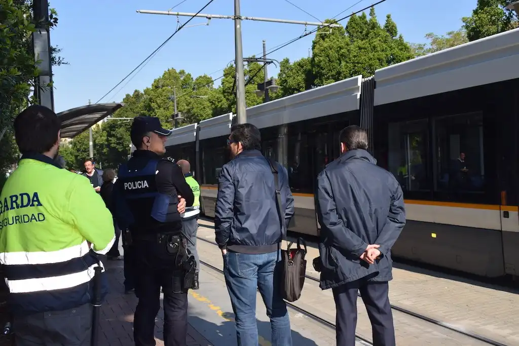Controversia en el TRAM de Alicante: Sanciones encubiertas o regularización legítima