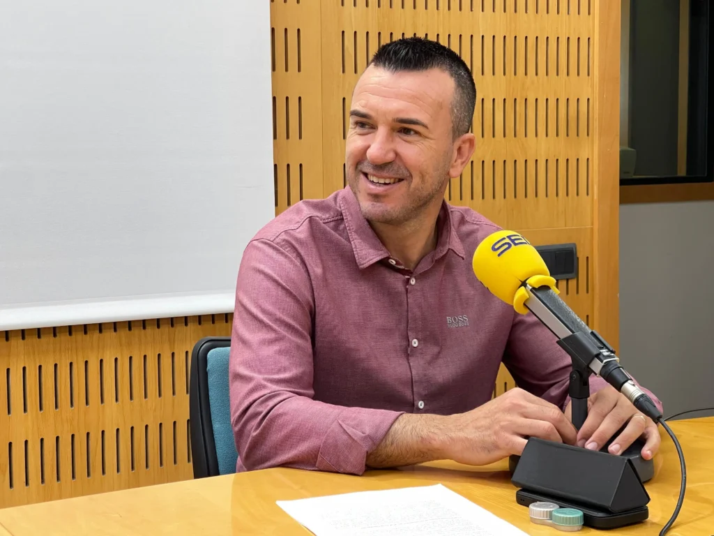 Vicent Mompó y su Futuro Político: Reflexiones en un Desayuno Informativo