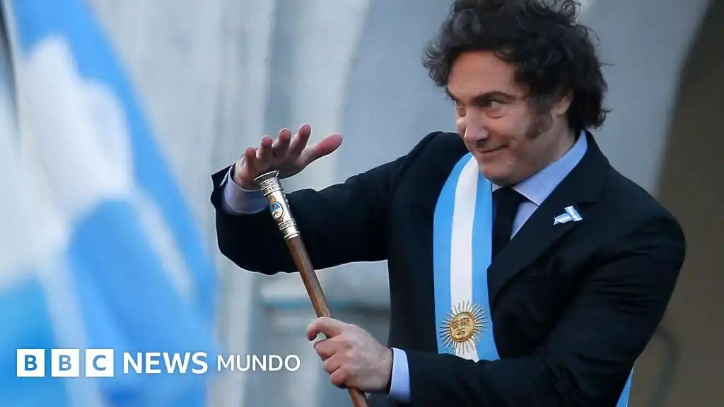El Ascenso de Javier Milei: Implicaciones Políticas y Económicas en Argentina