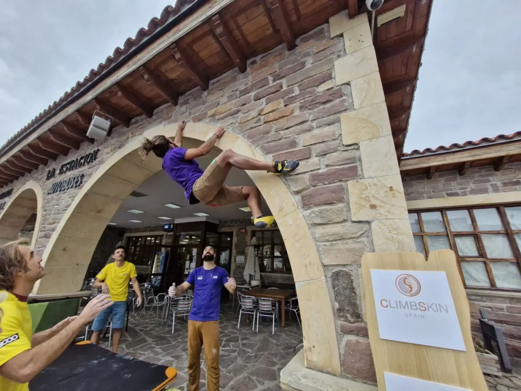Potes se viste de gala para la Copa de España de Escalada