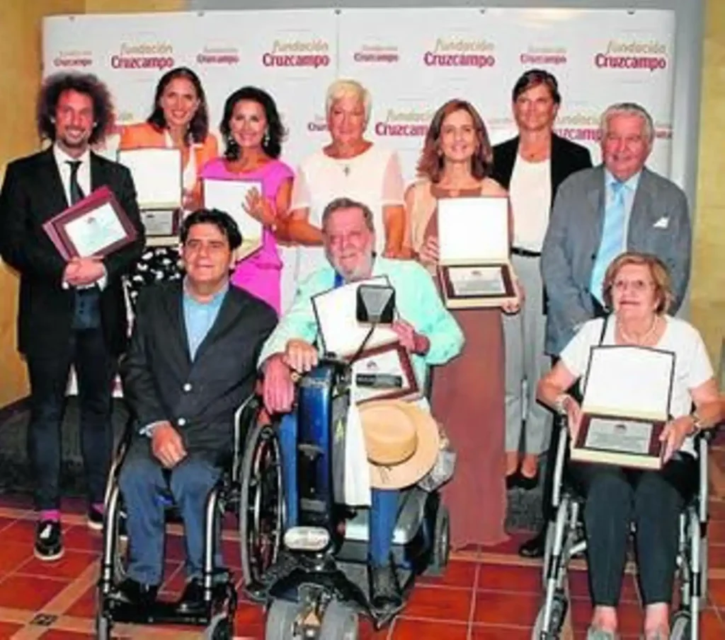 Reconocimiento a la Solidaridad en Sevilla: ASEM Premia a Grupo Joly y Diario de Sevilla