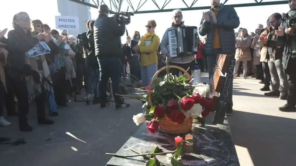 Un Año de Recuerdos: El Pont de la Solidaritat y su Homenaje a las Víctimas de la Dana