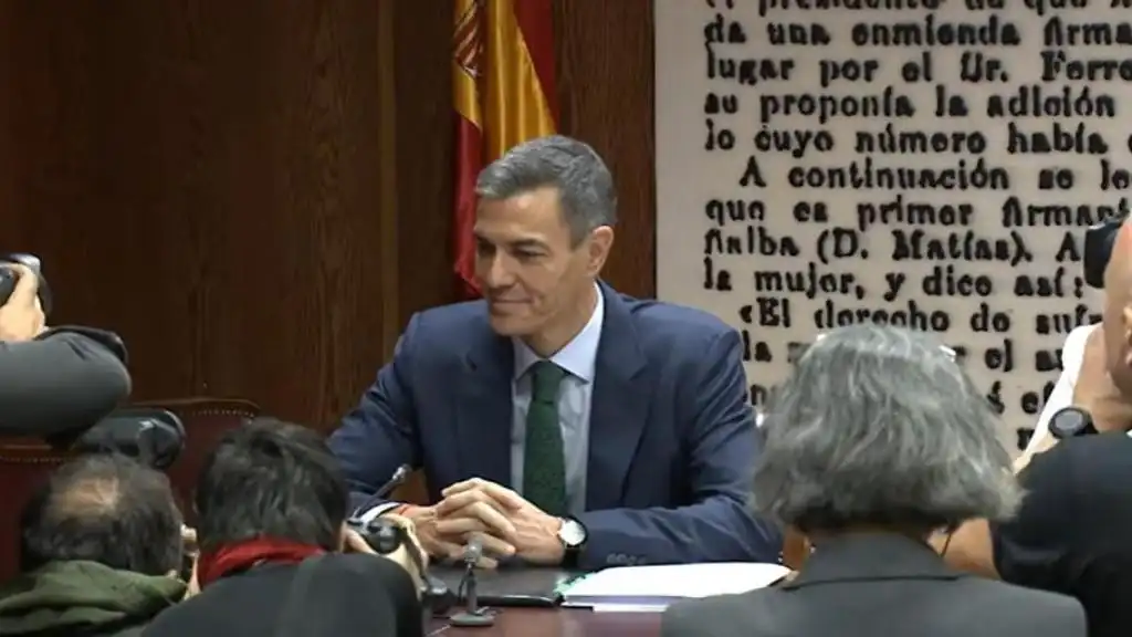 Pedro Sánchez en el Senado: Un Circo Político en Tiempos de Crisis