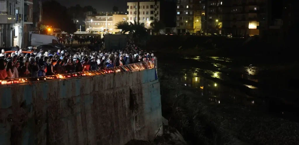 El dolor y la rabia marcan el homenaje a las víctimas de la dana en València