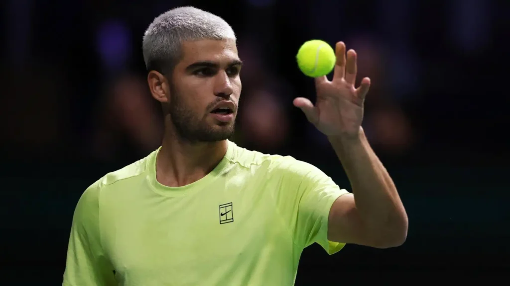 Carlos Alcaraz: El Desafío de Dominar el Tenis Bajo Techo